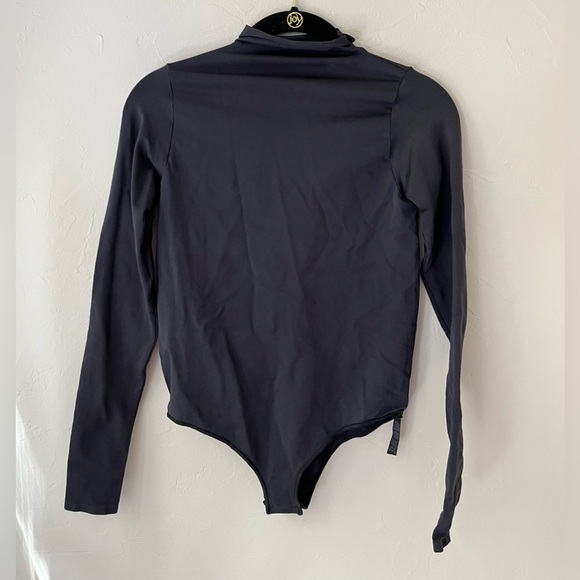 🖤NEW SKIMS ESSENTIAL MOCK NECK LONG SLEEVE BODYSUIT ONYX XXS/XS S/M - Picture 5 of 6